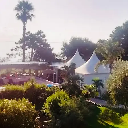 Vue Piscine Parking Prive
